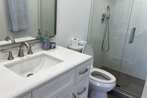 Condominio en alquiler en Bal Harbour, Florida, 2 dormitorios, 98.1 m2 № 2056642 - foto 11