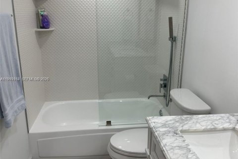 Condominio en alquiler en Bal Harbour, Florida, 2 dormitorios, 98.1 m2 № 2056642 - foto 8