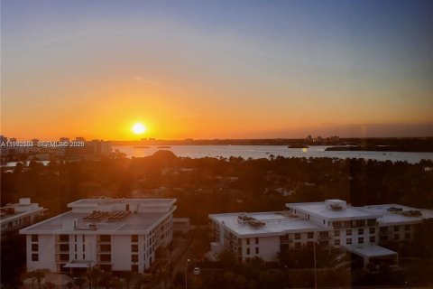 Condominio en Bal Harbour, Florida, 2 dormitorios  № 2056642