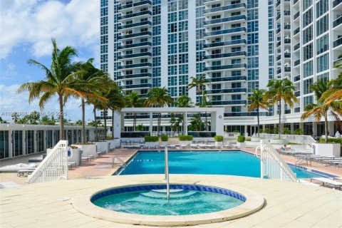 Condominio en alquiler en Bal Harbour, Florida, 2 dormitorios, 98.1 m2 № 2056642 - foto 20