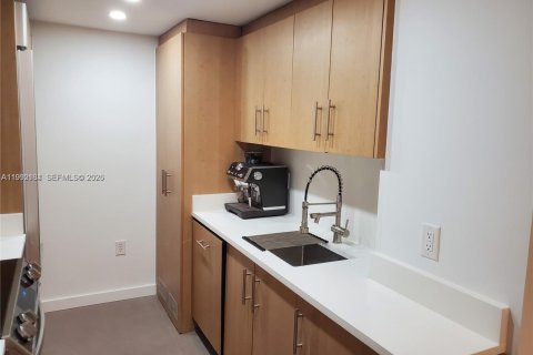 Condominio en alquiler en Bal Harbour, Florida, 2 dormitorios, 98.1 m2 № 2056642 - foto 5