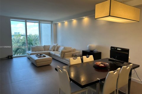 Condominio en alquiler en Bal Harbour, Florida, 2 dormitorios, 98.1 m2 № 2056642 - foto 3
