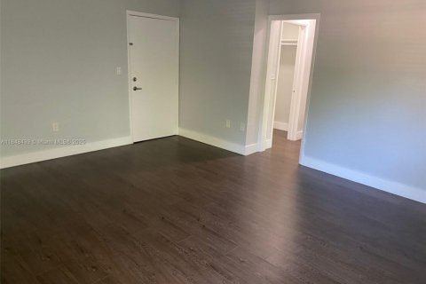 Apartment in Miami Beach, Florida 39.02 sq.m. № 1855082 - photo 10