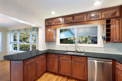 House in Bradenton, Florida 4 bedrooms, 188.22 sq.m. № 2150384 - photo 13