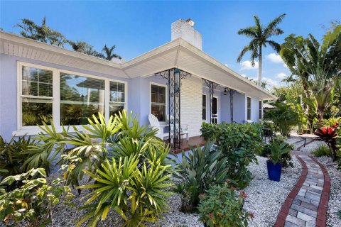 House in Bradenton, Florida 4 bedrooms, 188.22 sq.m. № 2150384 - photo 4