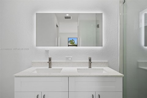 Купить виллу или дом в Лихай-Эйкерс, Флорида 4 спальни, 139.35м2, № 2060541 - фото 18