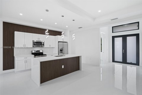 Купить виллу или дом в Лихай-Эйкерс, Флорида 4 спальни, 139.35м2, № 2060541 - фото 7