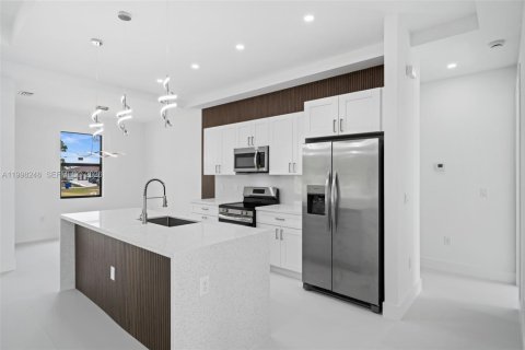 Купить виллу или дом в Лихай-Эйкерс, Флорида 4 спальни, 139.35м2, № 2060541 - фото 10