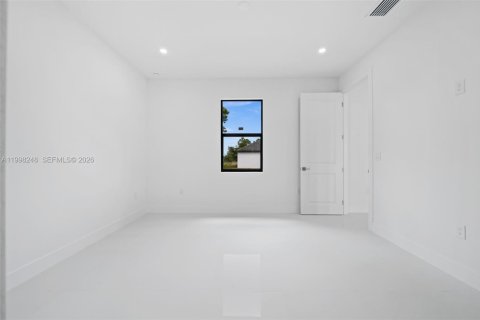 Купить виллу или дом в Лихай-Эйкерс, Флорида 4 спальни, 139.35м2, № 2060541 - фото 15