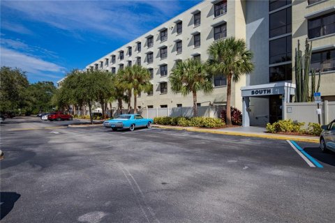 Condominio en Clearwater, Florida, 2 dormitorios  № 2106066