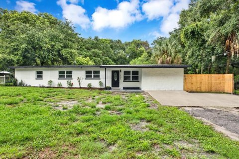 House in Zephyrhills, Florida 4 bedrooms, 182.27 sq.m. № 2289725
