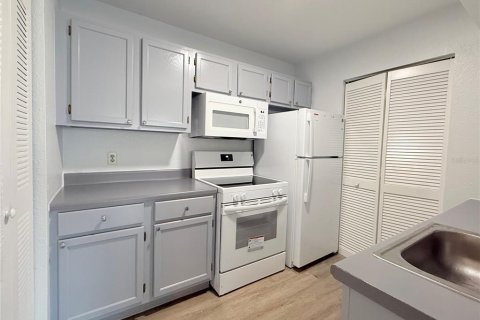 Condo in Orlando, Florida, 1 bedroom  № 2166692 - photo 8