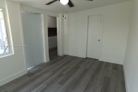 Casa en alquiler en Miami, Florida, 1 dormitorio, 147.06 m2 № 1858737 - foto 9