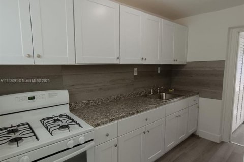 Casa en alquiler en Miami, Florida, 1 dormitorio, 147.06 m2 № 1858737 - foto 7