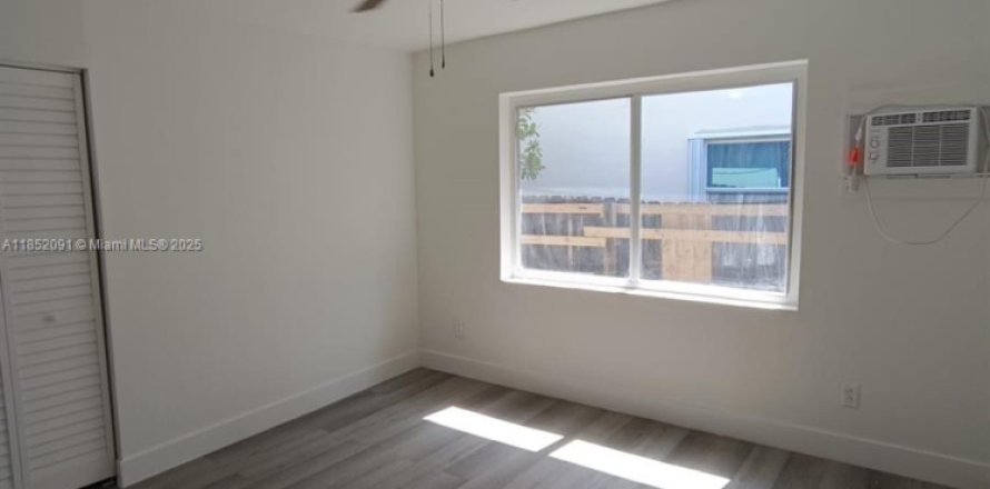 Casa en Miami, Florida 1 dormitorio, 147.06 m2 № 1858737