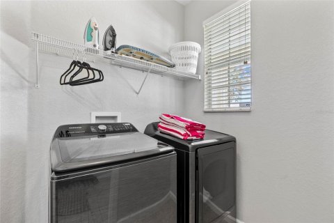 House in Kissimmee, Florida 6 bedrooms, 216.74 sq.m. № 1915948 - photo 6