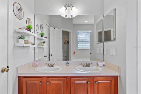 House in Kissimmee, Florida 6 bedrooms, 216.74 sq.m. № 1915948 - photo 25