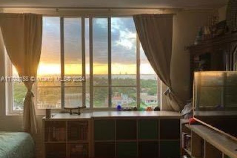 Condominio en venta en Miami Beach, Florida, 1 dormitorio, 97.18 m2 № 1604261 - foto 2