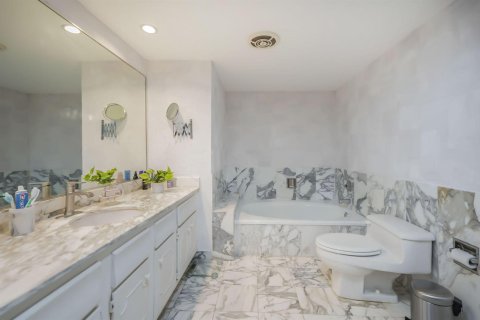 Condo in Boca Raton, Florida, 2 bedrooms  № 2175407 - photo 29