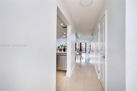 Touwnhouse à vendre à Miami, Floride: 2 chambres, 91.04 m2 № 2153797 - photo 8