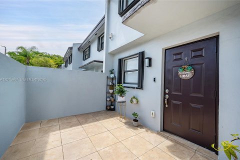 Touwnhouse à vendre à Miami, Floride: 2 chambres, 91.04 m2 № 2153797 - photo 7