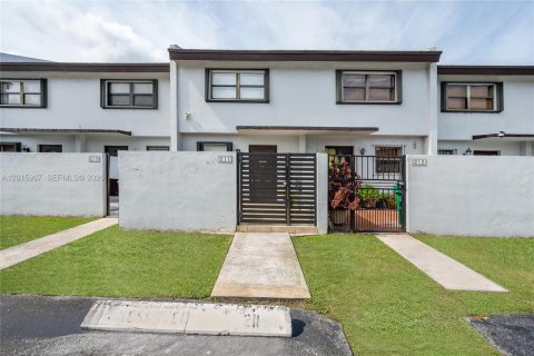 Touwnhouse à vendre à Miami, Floride: 2 chambres, 91.04 m2 № 2153797 - photo 5