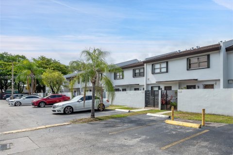 Touwnhouse à vendre à Miami, Floride: 2 chambres, 91.04 m2 № 2153797 - photo 4