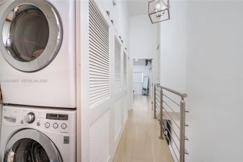 Touwnhouse à vendre à Miami, Floride: 2 chambres, 91.04 m2 № 2153797 - photo 15