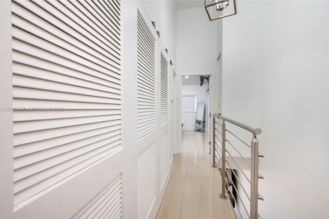 Touwnhouse à vendre à Miami, Floride: 2 chambres, 91.04 m2 № 2153797 - photo 19