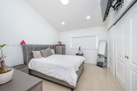 Touwnhouse à vendre à Miami, Floride: 2 chambres, 91.04 m2 № 2153797 - photo 17