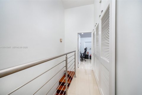 Touwnhouse à vendre à Miami, Floride: 2 chambres, 91.04 m2 № 2153797 - photo 16