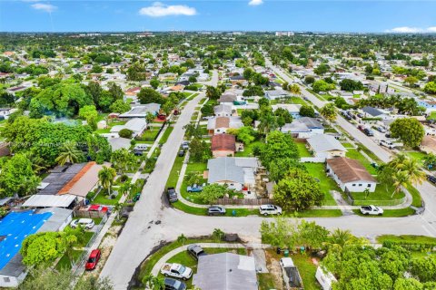 Villa ou maison à vendre à Homestead, Floride: 5 chambres, 141.95 m2 № 1946369 - photo 8