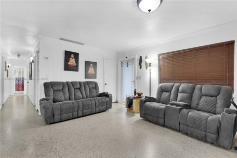 Villa ou maison à vendre à Homestead, Floride: 5 chambres, 141.95 m2 № 1946369 - photo 21