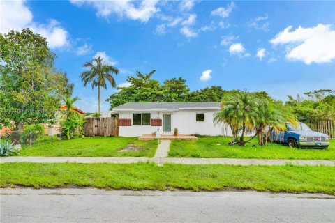 Villa ou maison à vendre à Homestead, Floride: 5 chambres, 141.95 m2 № 1946369 - photo 1