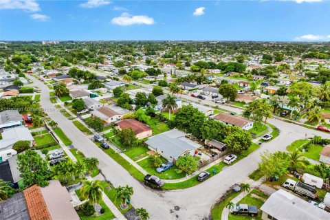 Villa ou maison à vendre à Homestead, Floride: 5 chambres, 141.95 m2 № 1946369 - photo 10