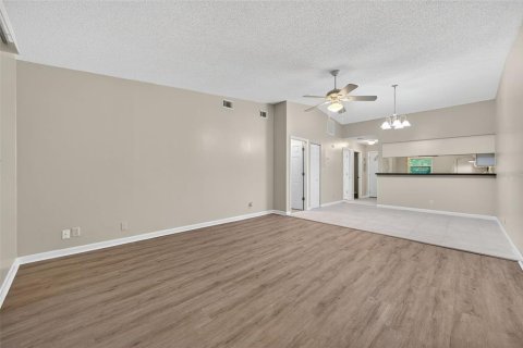 House in Tarpon Springs, Florida 2 bedrooms, 90.67 sq.m. № 1913508 - photo 19