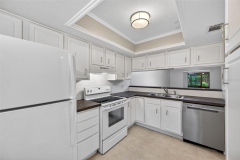 House in Tarpon Springs, Florida 2 bedrooms, 90.67 sq.m. № 1913508 - photo 2