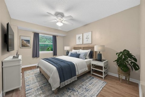 House in Tarpon Springs, Florida 2 bedrooms, 90.67 sq.m. № 1913508 - photo 4