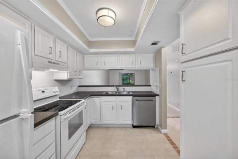House in Tarpon Springs, Florida 2 bedrooms, 90.67 sq.m. № 1913508 - photo 10