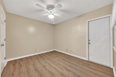House in Tarpon Springs, Florida 2 bedrooms, 90.67 sq.m. № 1913508 - photo 30