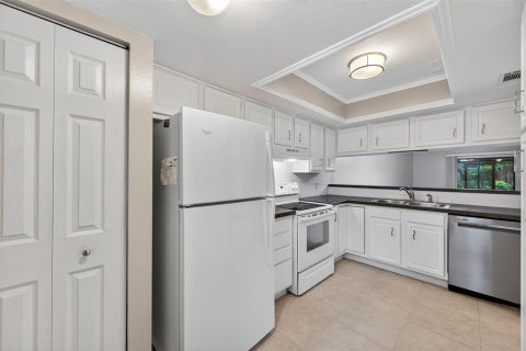 House in Tarpon Springs, Florida 2 bedrooms, 90.67 sq.m. № 1913508 - photo 12