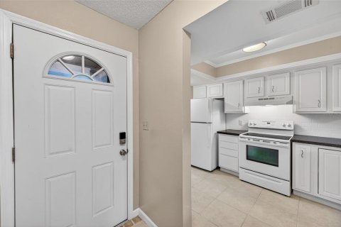 House in Tarpon Springs, Florida 2 bedrooms, 90.67 sq.m. № 1913508 - photo 9