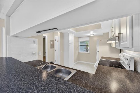 House in Tarpon Springs, Florida 2 bedrooms, 90.67 sq.m. № 1913508 - photo 16