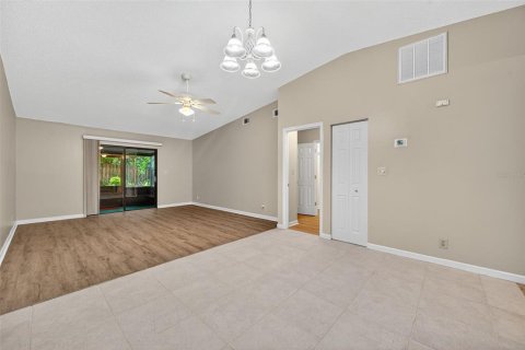 House in Tarpon Springs, Florida 2 bedrooms, 90.67 sq.m. № 1913508 - photo 20