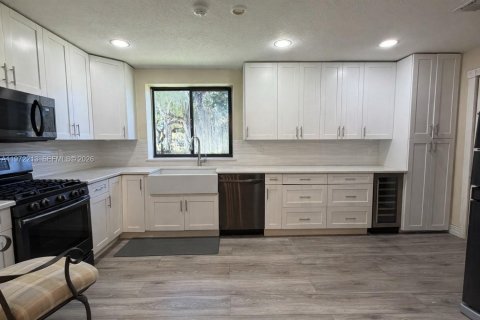 Casa en venta en Miami Beach, Florida, 3 dormitorios, 208.75 m2 № 2033153 - foto 10