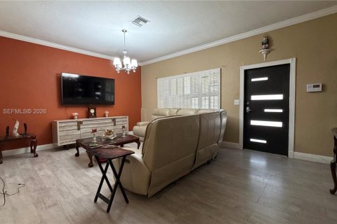 Casa en venta en Miami Beach, Florida, 3 dormitorios, 208.75 m2 № 2033153 - foto 9