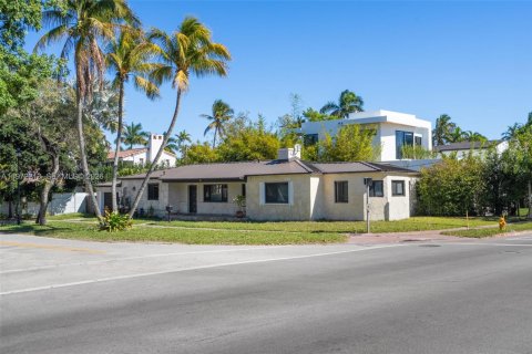 Casa en Miami Beach, Florida 3 dormitorios, 208.75 m2 № 2033153