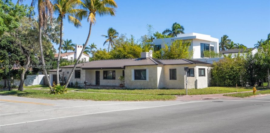 Casa en Miami Beach, Florida 3 dormitorios, 208.75 m2 № 2033153