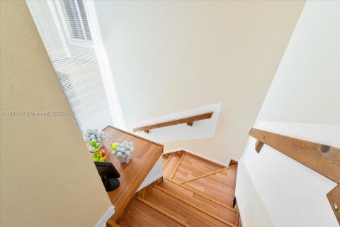 Купить кондоминиум в Тамарак, Флорида 2 спальни, 99.59м2, № 1924813 - фото 13