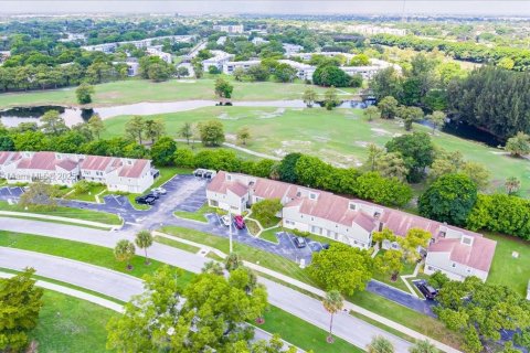 Купить кондоминиум в Тамарак, Флорида 2 спальни, 99.59м2, № 1924813 - фото 25